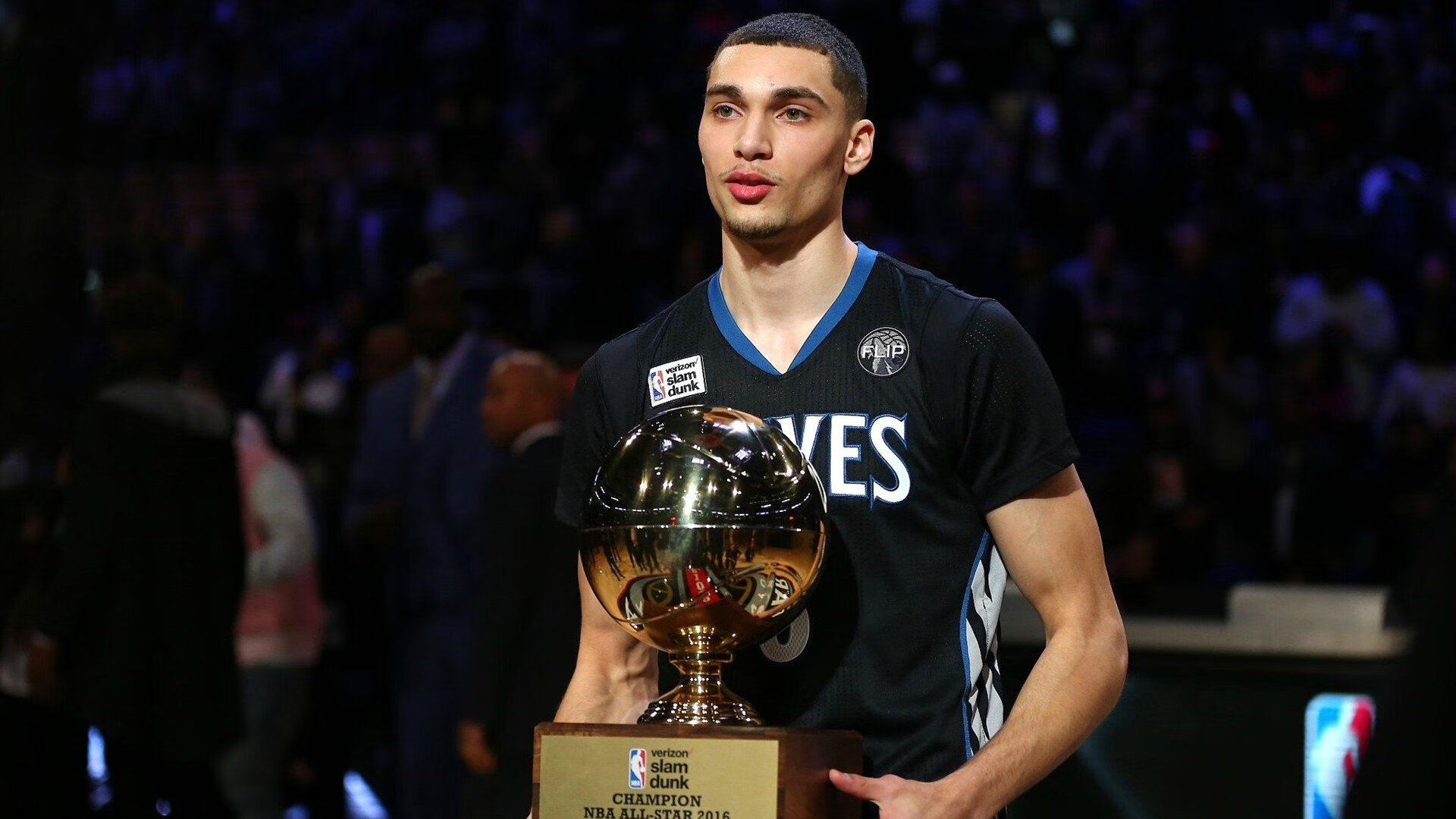 爱游戏娱乐-里根·史密斯稳步提升成绩赢得喝彩，史密斯雷根