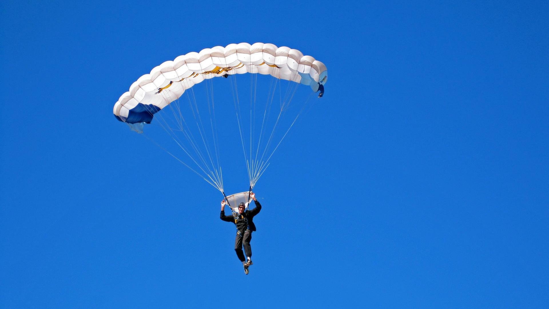 爱游戏中国官方网站平台-_户外跑步赛结合网球：运动休闲两不误_，户外活动跑步比赛