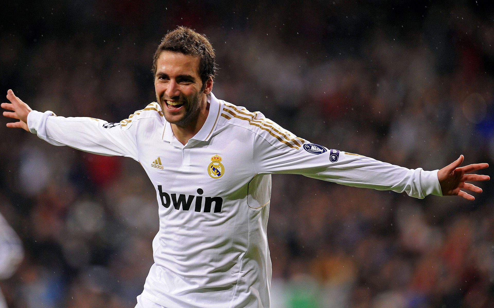 AYX GAME-英超裁判判罚透明度提升，增强比赛信任，英超裁判出牌